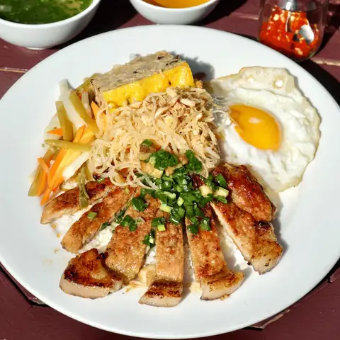 Cơm Tấm Bình Dân Cô Thiêm - Trường Chinh - Cơm/Cơm tấm gần bạn