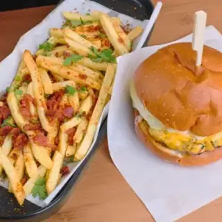 Hình ảnh Combo burger bò sốt tỏi - khoai tây chiên