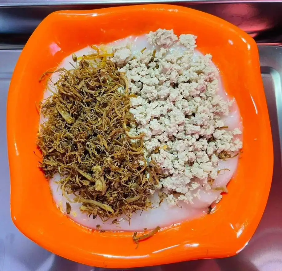 Cháo thịt - Nấm - 45.000 ₫ tại Cháo Sườn A Chén - Nguyễn Đình Chính
