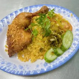 Cơm gà mắm tỏi đùi góc tư lớn - 68.000 ₫ tại Quán Ăn Tường Ký - Cơm Gà Xối Mỡ & Mì Xào Giòn - Hưng Phú