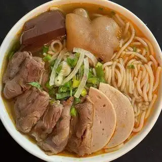 Bún bò tái nạm chả - 60.000 ₫ tại Bún Bò Huế, Cơm Trưa Văn Phòng & Gỏi Cuốn - Quán Ăn 209 - Đường Số 2