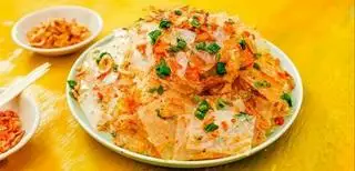 Bánh tráng trộn mỡ hành - 32.000 ₫ tại Bánh Tráng Nhà Tôm - Cách Mạng Tháng Tám