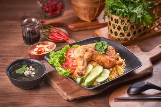 Cơm gà xối mỡ - 60.000 ₫ tại Cơm Gà Xối Mỡ 142 - Ba Đình