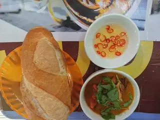 Bánh mì phá lấu đặc biệt - 53.000 ₫ tại Bà Sáu - Bánh Mì Phá Lấu - Hoàng Diệu