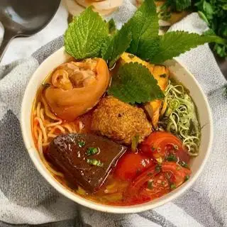 Bún riêu cua giò heo - 80.000 ₫ tại Bún Riêu Cua Chế 3 - Trần Quang Khải