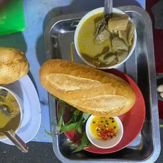 Phá lấu chén - bánh mì - 35.000 ₫ tại Phá Lấu Chị Nhan - Cao Thắng