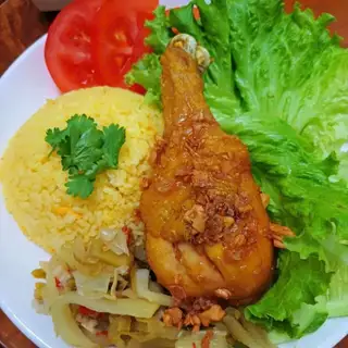 Hình ảnh Cơm chiên Đùi Tỏi lớn - sốt mắm tỏi