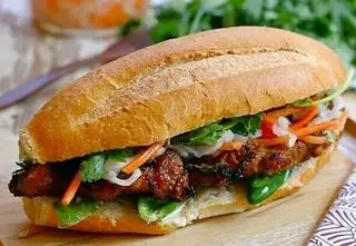 Bánh mì ba chỉ rút sườn nướng rau mầm đặc biệt - 48.000 ₫ tại Bánh Mì Rau Mầm Caro - 75 Xô Viết Nghệ Tĩnh