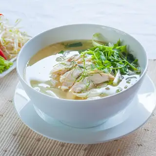 Hình ảnh Phở gà truyền thống