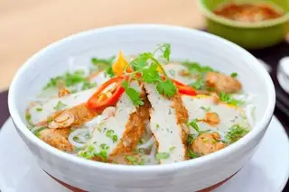 Bánh canh chả cá - 35.000 ₫ tại Bánh Canh Chả Cá Phan Rang & Bánh Mì Chả Cá - Ni Sư Huỳnh Liên