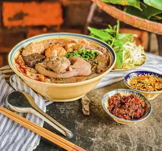 Bún bò giò chả - 65.000 ₫ tại Bếp O Thanh - Bún Bò Huế - Út Tịch