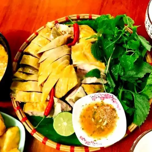 Hình ảnh Gà luộc 1/2 con (Nóng)