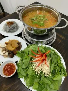 Hình ảnh Lẩu Gà Lá É 