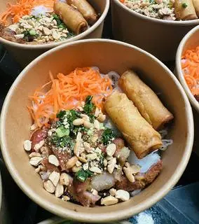 Hình ảnh Bún thịt nướng chả giò