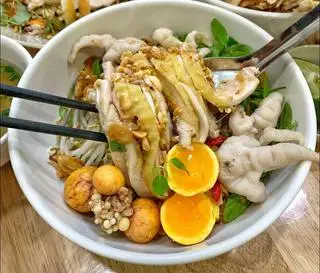 Hình ảnh Phở Trộn Thường + Thêm Trứng Non Lòng Đào