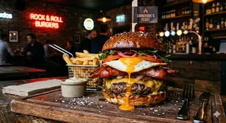 Hình ảnh Hamburger bò trứng xúc xích