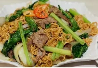 Hình ảnh Mỳ xào bò rau cải+ trà tắc