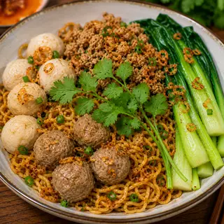 Hình ảnh Mì trộn viên thịt bằm 