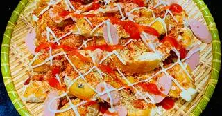 Hình ảnh Bánh mì muối ớt sốt bơ mật ong xúc xích 