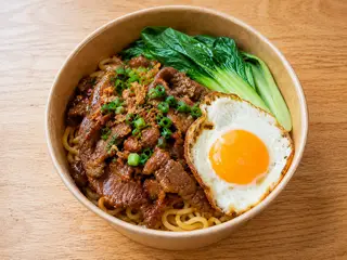 Hình ảnh Mì trộn bò xào - trứng