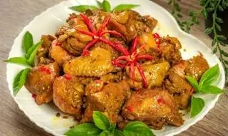 Hình ảnh Gà kho xả ớt