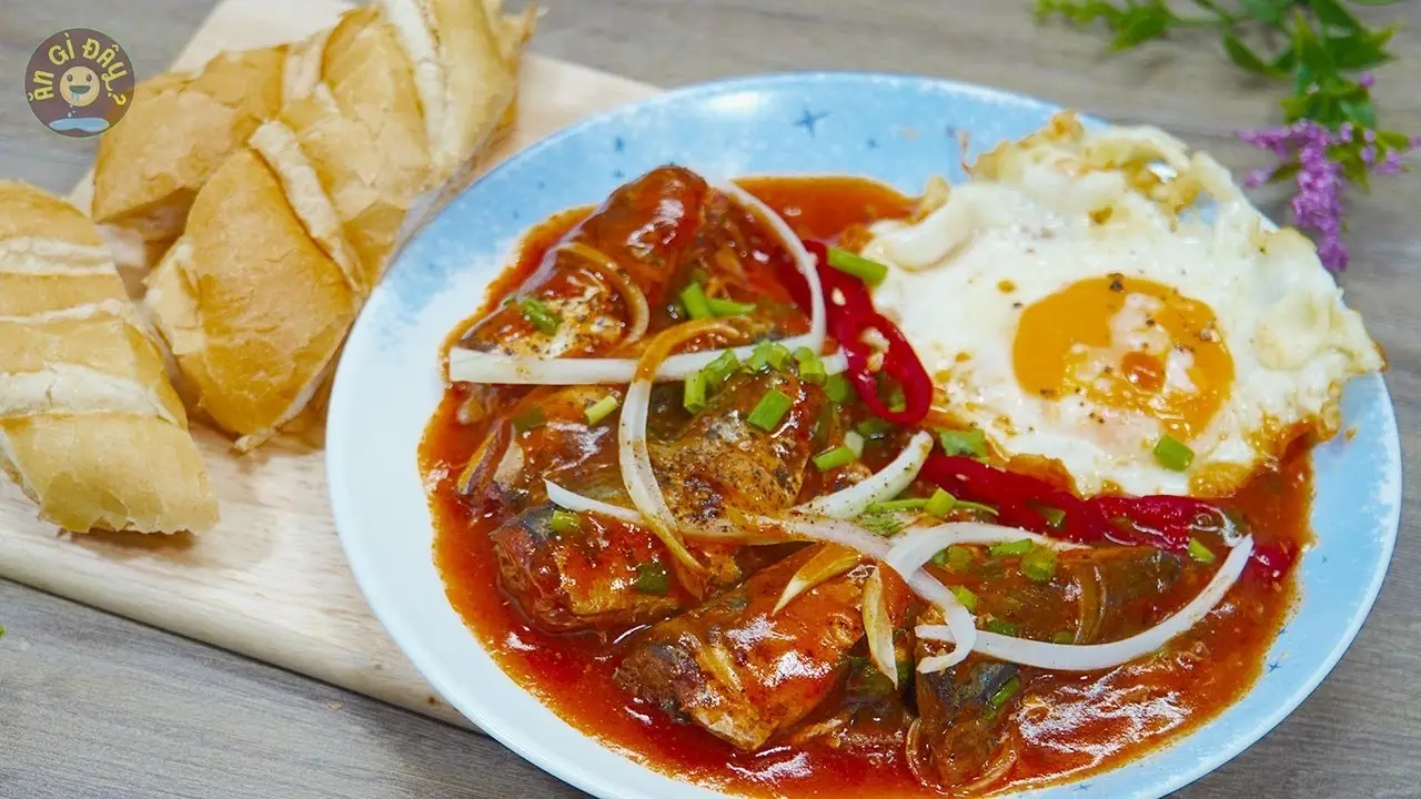 Hình ảnh Bánh Mì Chảo Số 2 (01 Bánh Mì + 01 Cá Hộp + 01 Trứng)