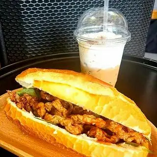 Hình ảnh Combo bánh mì chả cá - cà phê muối
