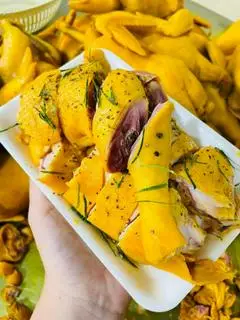 Hình ảnh 1/2 Con Gà Ri Ủ Muối Chặt Sẵn + Rau Dưa & Nước Chấm Thần Thánh