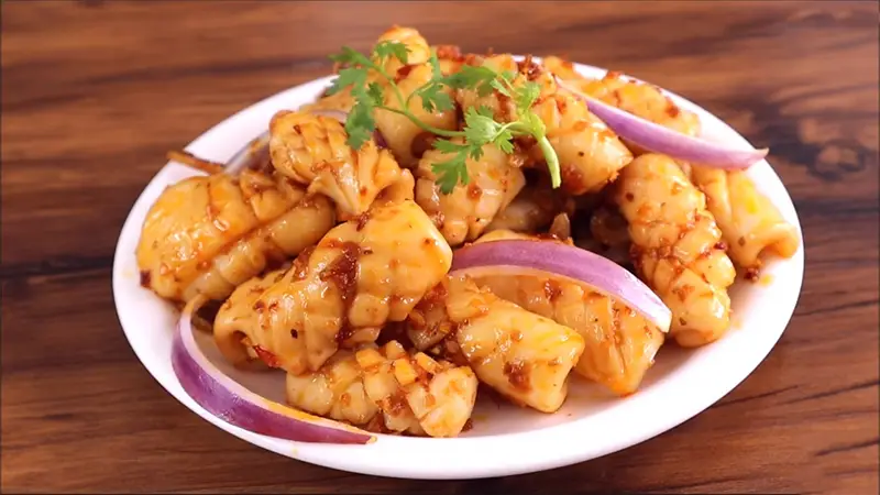 Hình ảnh cơm chiên dương châu + mực xào sa tế