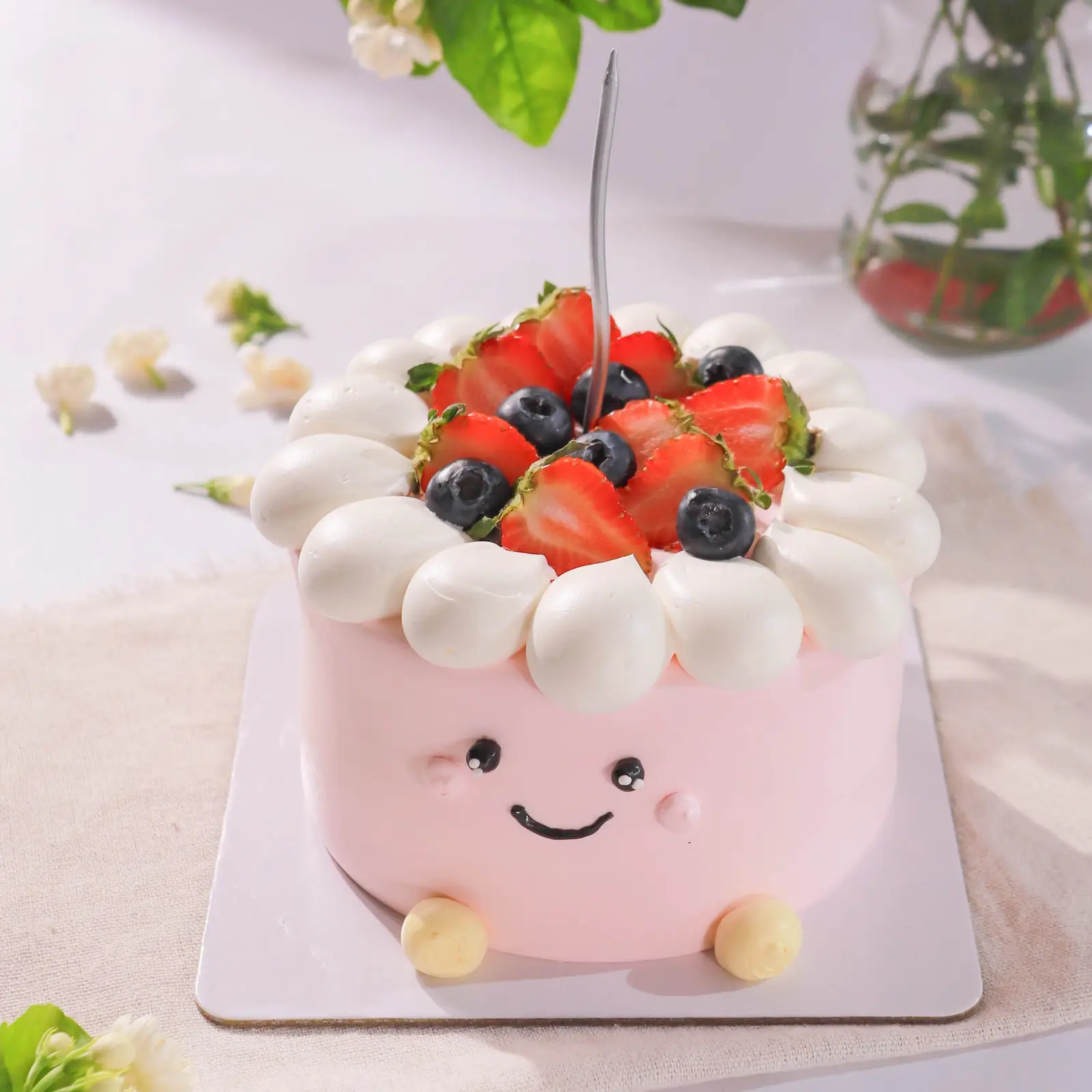 Hình ảnh Bánh Kem Mini Mặt Ngộ Nghĩnh - Size 12cm