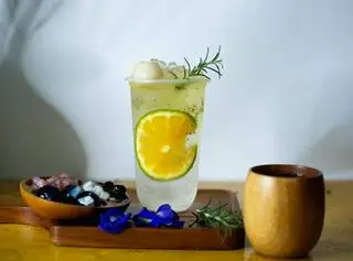 Hình ảnh Trà Vải Hạt Chia L