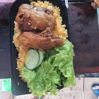 Hình ảnh Cơm má đùi chiên nước mắm 