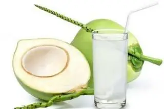 Hình ảnh Cốc Nước Dừa Kèm Cùi Non 500ml
