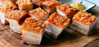 Hình ảnh 1/2 kg Heo da giòn + 2 bánh bao hoặc 1 bánh mỳ