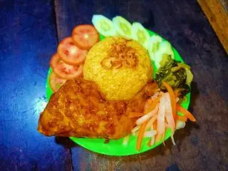 Hình ảnh Cơm Gà Mắm Tỏi: Đùi Gà Góc Tư (big size khổng lồ)