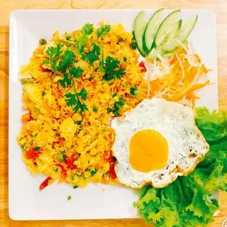 Hình ảnh Cơm Chiên 2 Trứng Ốp La