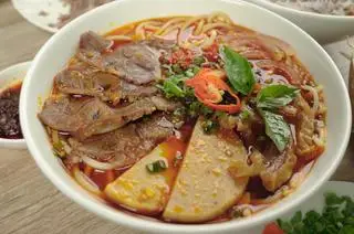 Hình ảnh Bún bò nạm chả