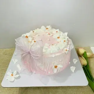 Hình ảnh BÁNH KEM SIZE 18 ( nơ và hoa nhí)