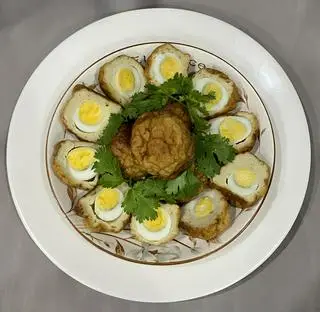 Hình ảnh Gà viên trứng cút 