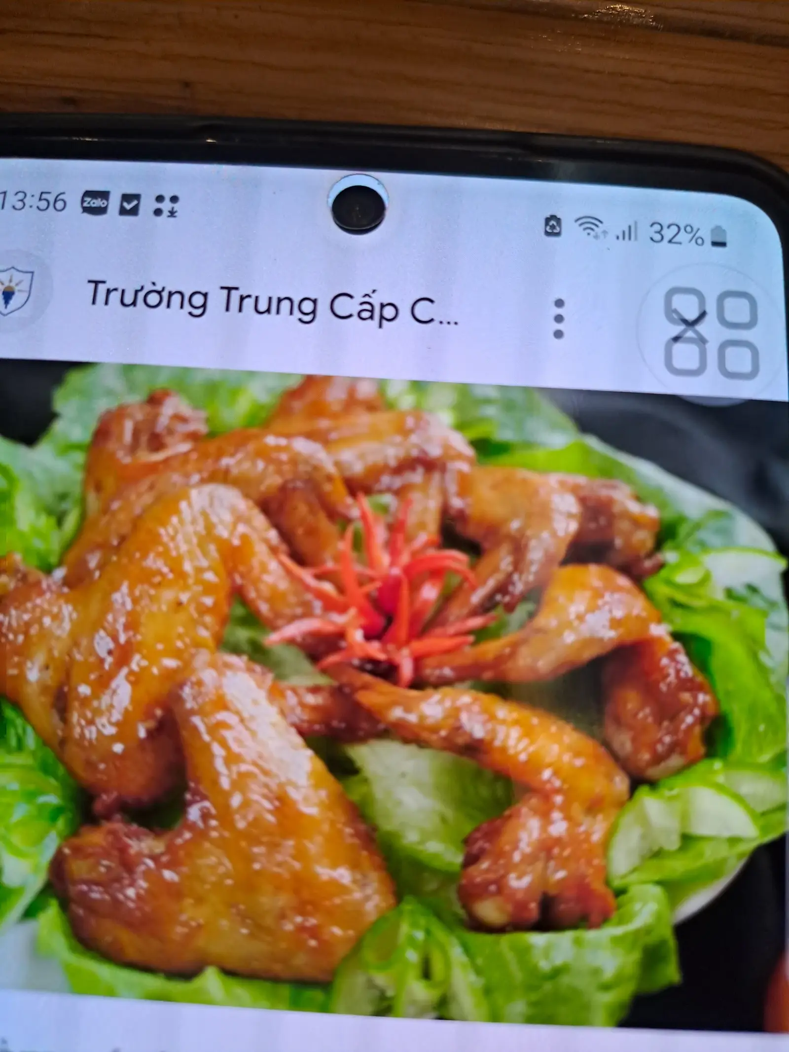 Hình ảnh Cơm niêu cánh gà chiên mắm + 1 nước tự chọn