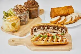 Hình ảnh Bánh Mì Pate Nướng Thập Cẩm