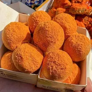 Hình ảnh Phô mai viên lắc/sốt phô mai