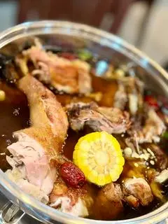 Hình ảnh Lẩu gà tiềm ớt hiểm (1 con) 