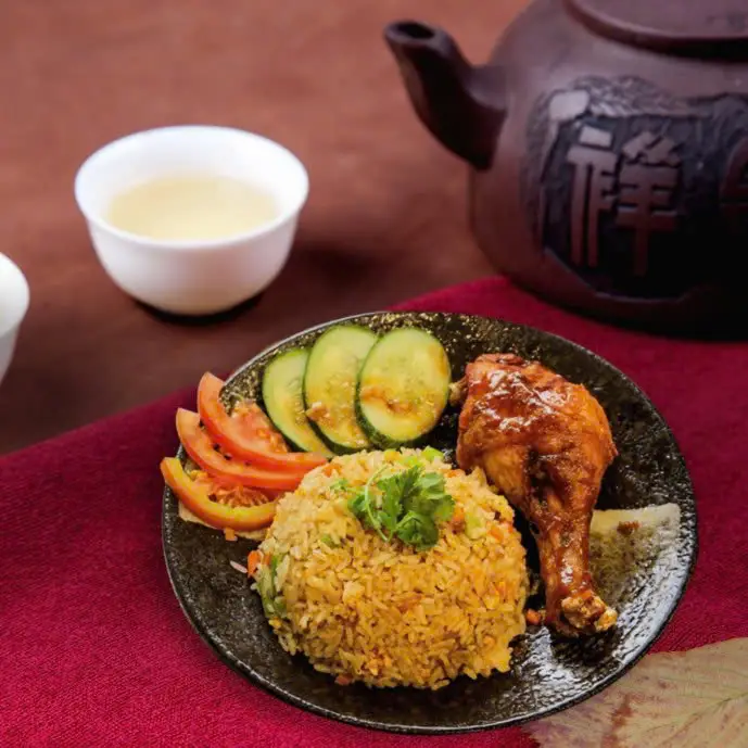 Hình ảnh Cơm Chiên Gà Chiên Mắm Tỏi (Đùi Tỏi)