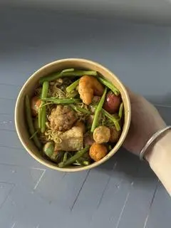 Hình ảnh Viên chiên xào rau muống phần nhỏ