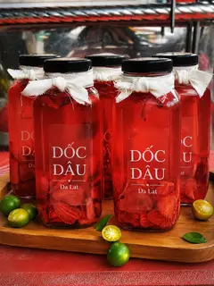 Hình ảnh Trà Dâu tươi ( Chai thủy tinh 500ml)