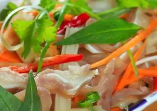 Hình ảnh Gỏi ngó sen tai heo