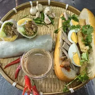 Hình ảnh Bánh mì chả lụa