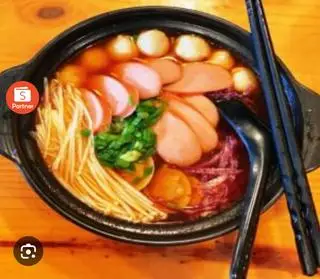 Hình ảnh Combo mì cay xúc xích - bánh gạo cay xúc xích - 2 Coca