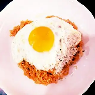 Hình ảnh mì trộn trứng ốp